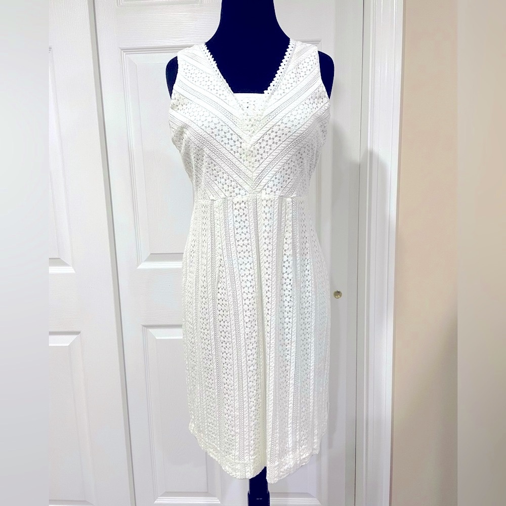 Roz & Ali white lace pattern white dress, size 8P